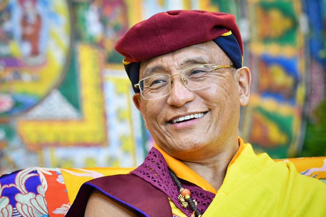 Клубта дәретханада ренжіген Клубта дәретханада ренжіген