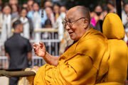 Его Святейшество Далай-лама едет в свою резиденцию по завершении учений для буддистов из Тайваня в главном тибетском храме. Дхарамсала, штат Химачал-Прадеш, Индия. 4 октября 2025 г. Фото: Тензин Чойджор