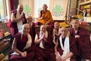 Монахи и монахини с досточтимым Шивалха Ринпоче