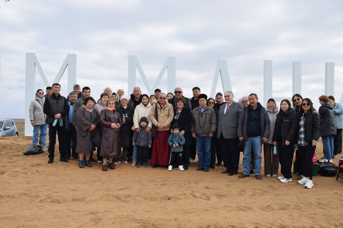 В Калмыкии торжественно открыли инсталляцию мантры