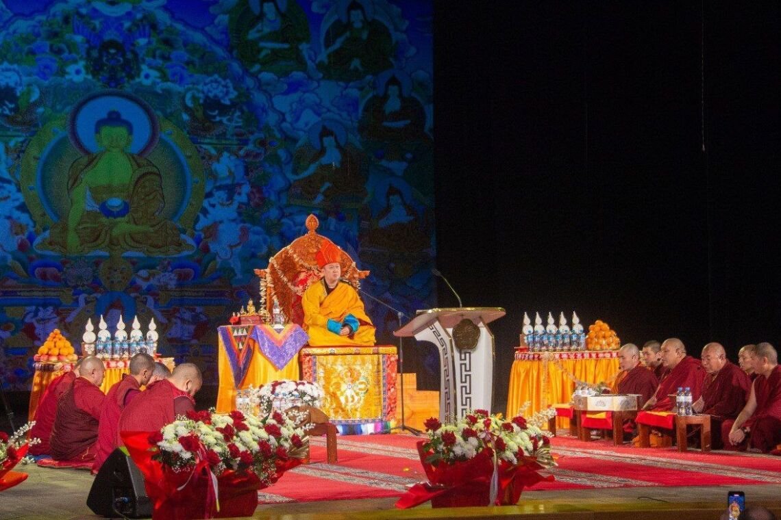 В Кызыле состоялась церемония интронизации Х Камбы-ламы Республики Тыва