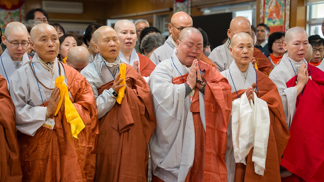 Видео. Далай-лама встретился с корейскими буддистами
