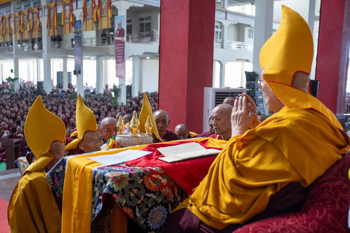 Далай-лама возглавил церемонию Ганден Нгамчо в монастыре Дрепунг Гоманг