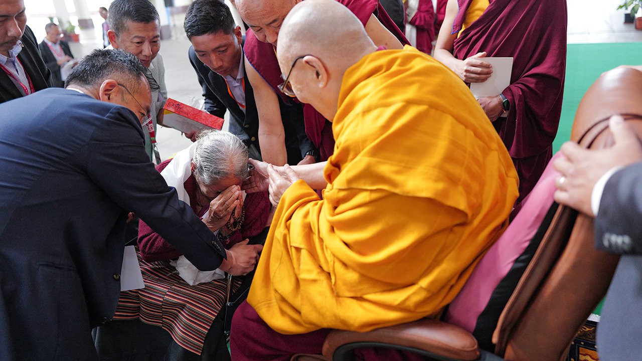 Его Святейшество Далай-лама приступил к дарованию публичных аудиенций в Мундгоде