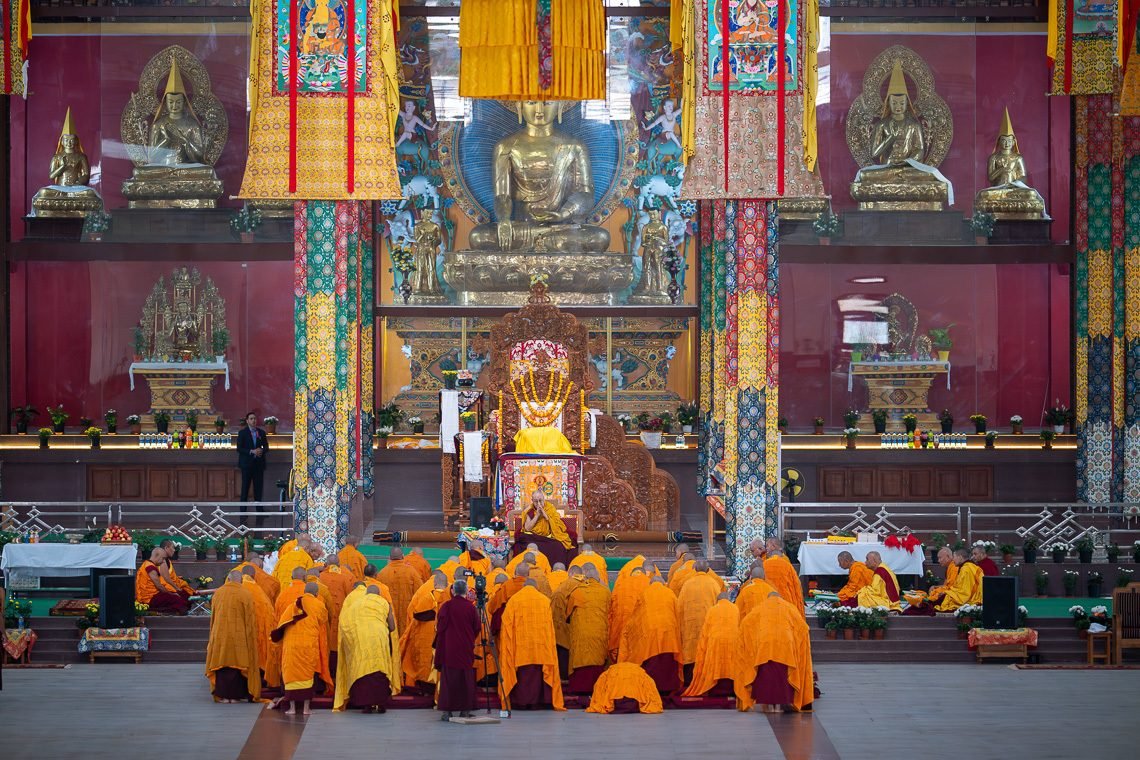 Фото. Его Святейшество Далай-лама продолжает даровать монахам обеты гелонга