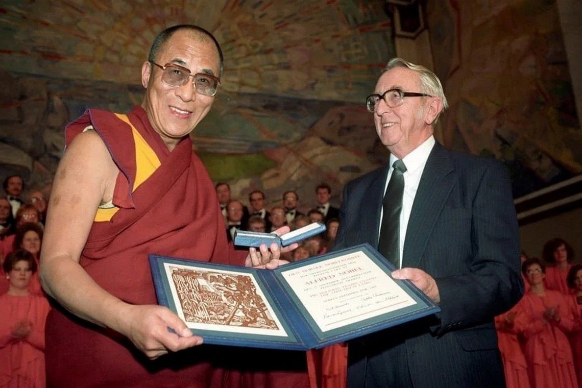 10 декабря – годовщина вручения Его Святейшеству Далай-ламе XIV Нобелевской премии мира