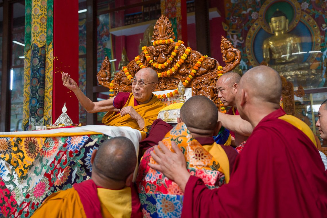 Фото. Его Святейшество Далай-лама принял участие в церемонии Ганден Нгамчо в монастыре Дрепунг Гоманг