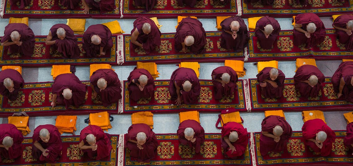 Фото. Далай-лама возглавил церемонию полного посвящения монахов в монастыре Дрепунг