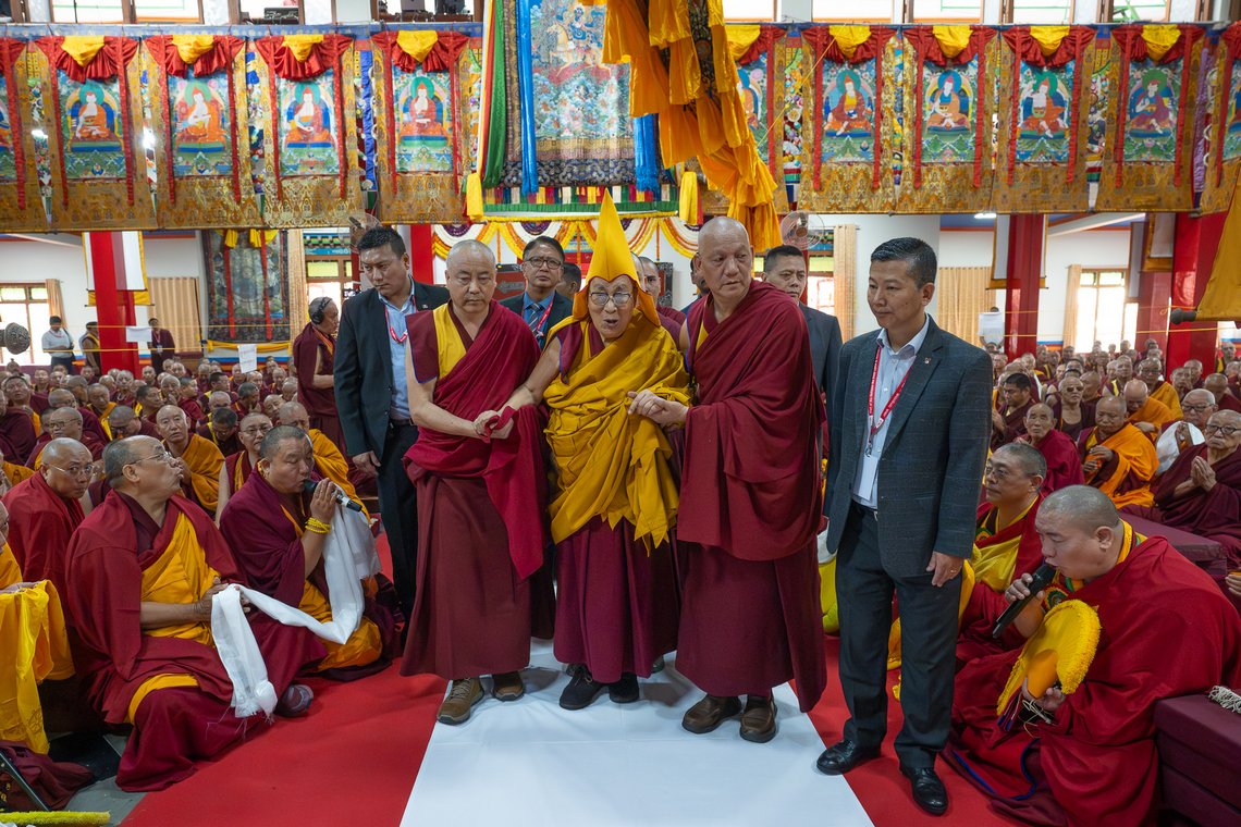 В монастыре Дрепунг вознесли молитвы о долголетии Его Святейшества Далай-ламы