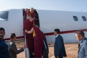 Его Святейшество Далай-лама прибывает в аэропорт Хубли. Штат Карнатака, Индия. 12 декабря 2025 г. Фото: Тензин Чойджор (Офис ЕСДЛ)