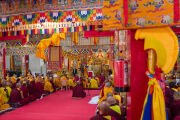Вид на зал собраний монастыря Дрепунг Лачи в начале молебна о долголетии Его Святейшества Далай-ламы. Мундгод, штат Карнатака, Индия. 24 декабря 2025 г. Фото: Тензин Чойджор (Офис ЕСДЛ)