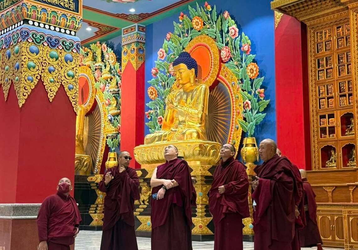 Фото. Шечен Рабджам Ринпоче прибыл в Бодхгаю