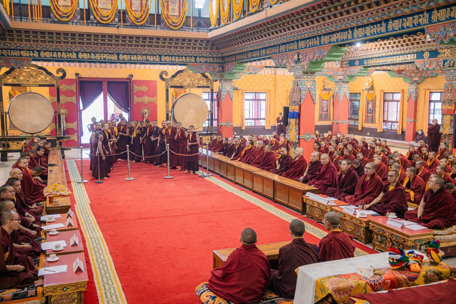 В Бодхгае проходят большие зимние диспуты монахов линии кагью