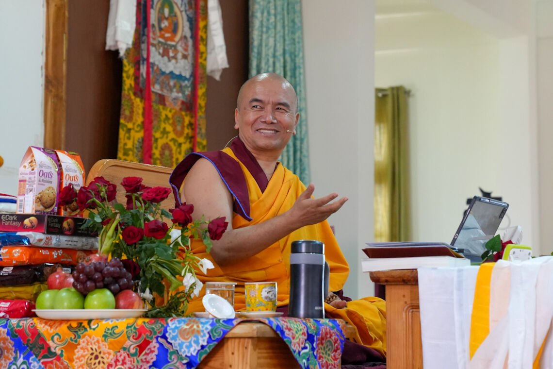 Продолжается ретрит по Ламриму Ченмо ламы Дже Цонкапы в Дрепунг Лоселинге  под руководством досточтимого геше Дордже Дамдула