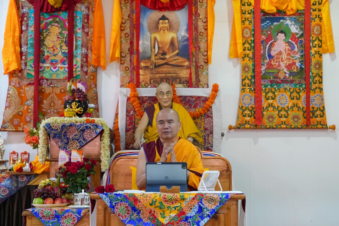 Продолжается ретрит по Ламриму Ченмо ламы Дже Цонкапы в Дрепунг Лоселинге  под руководством досточтимого геше Дордже Дамдула