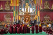 Вид на статую Будды в алтаре за спиной у Его Святейшества Далай-ламы во время показательного философского диспута в монастыре Дрепунг Гоманг. Мундгод, штат Карнатака, Индия. 4 января 2026 г. Фото: дост. Замлинг Норбу