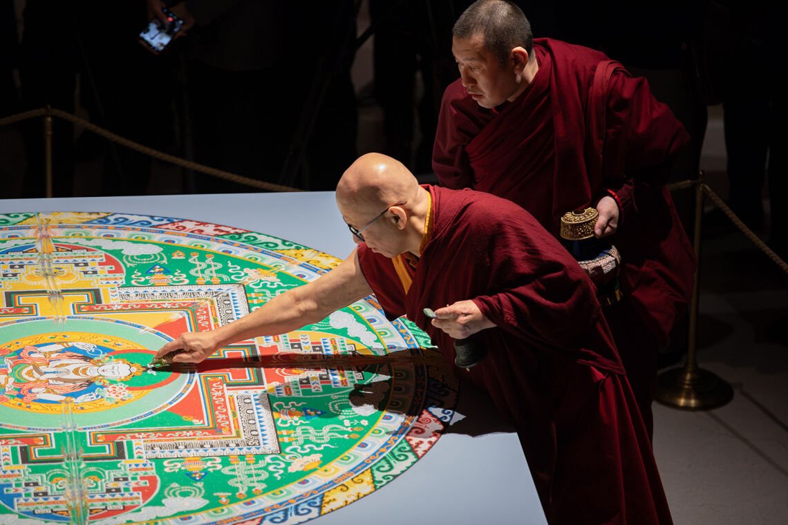 В Эрмитаже состоялся ритуал разрушения песочной мандалы Авалокитешвары