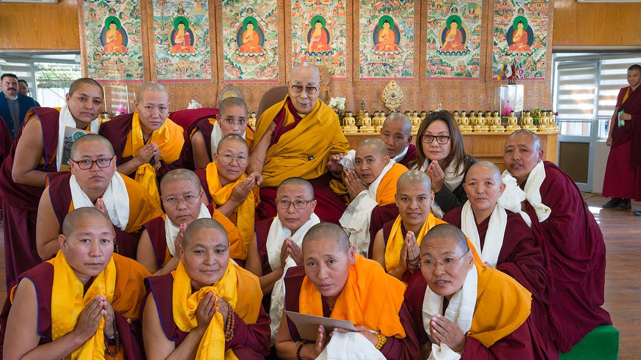 Видео. Далай-лама возобновил публичные аудиенции в Дхарамсале