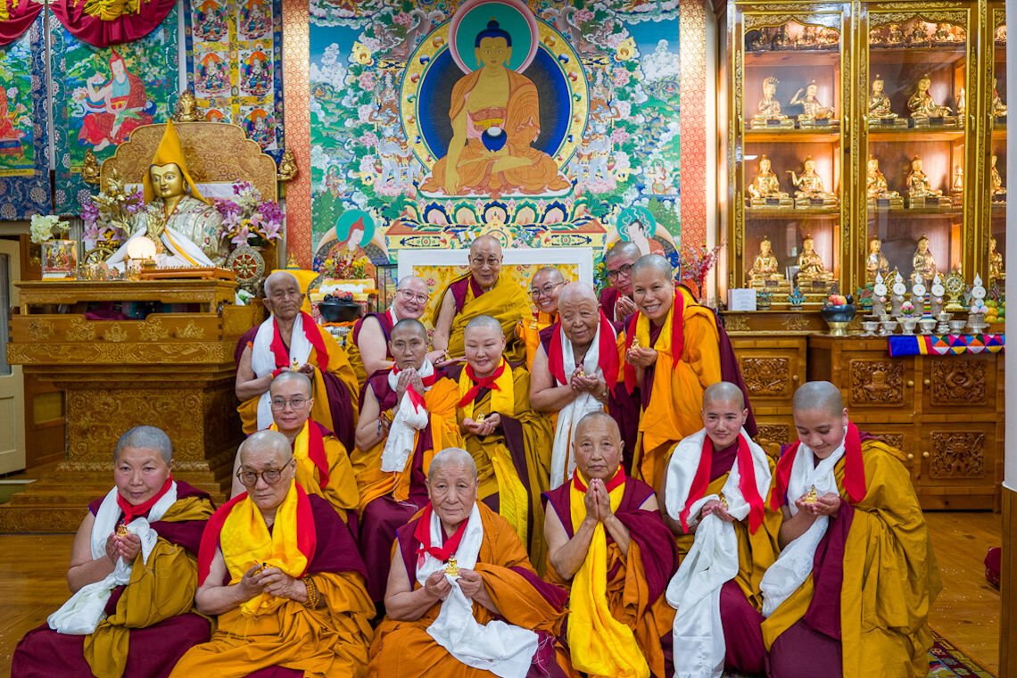 Фото. Первый день дарования обетов монахов-послушников в Дхарамсале