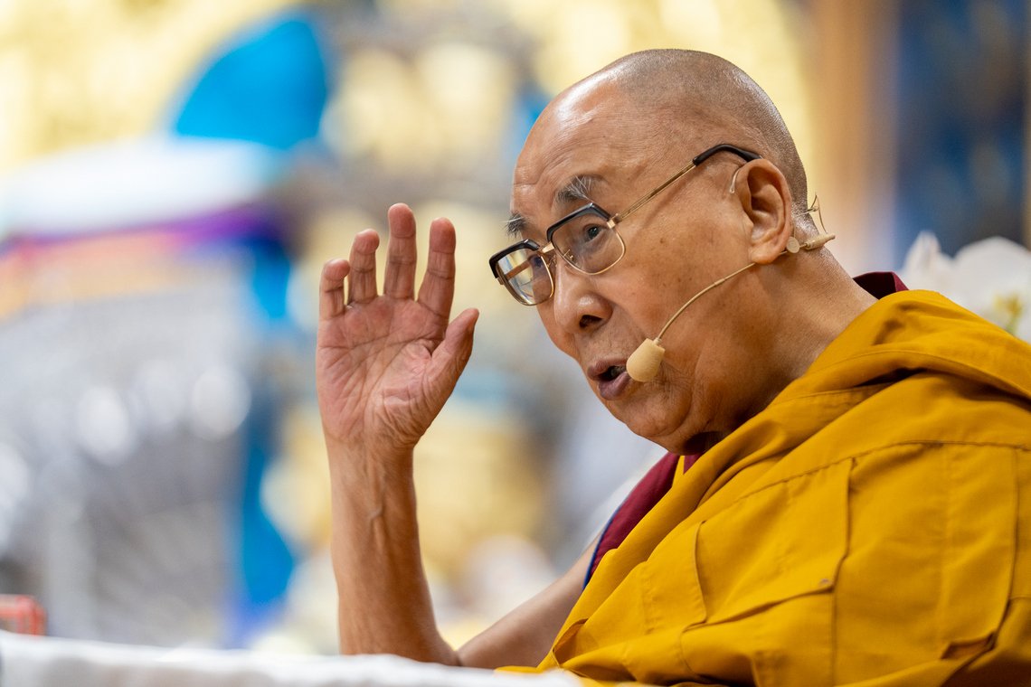 Его Святейшество Далай-лама удостоен премии «Грэмми» в знак признания его вклада в продвижение идей всеобщей ответственности и сострадания