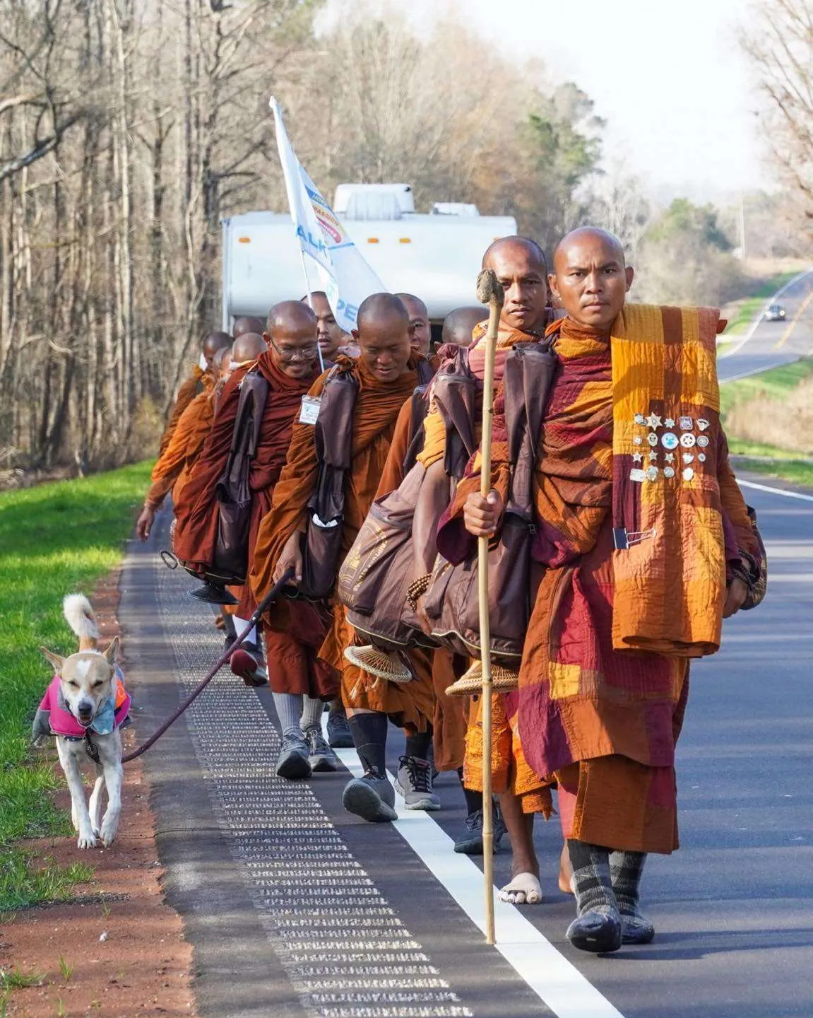 «Смирение и спокойное присутствие». Далай-лама направил послание тхервадинским монахам, завершившим шествие за мир