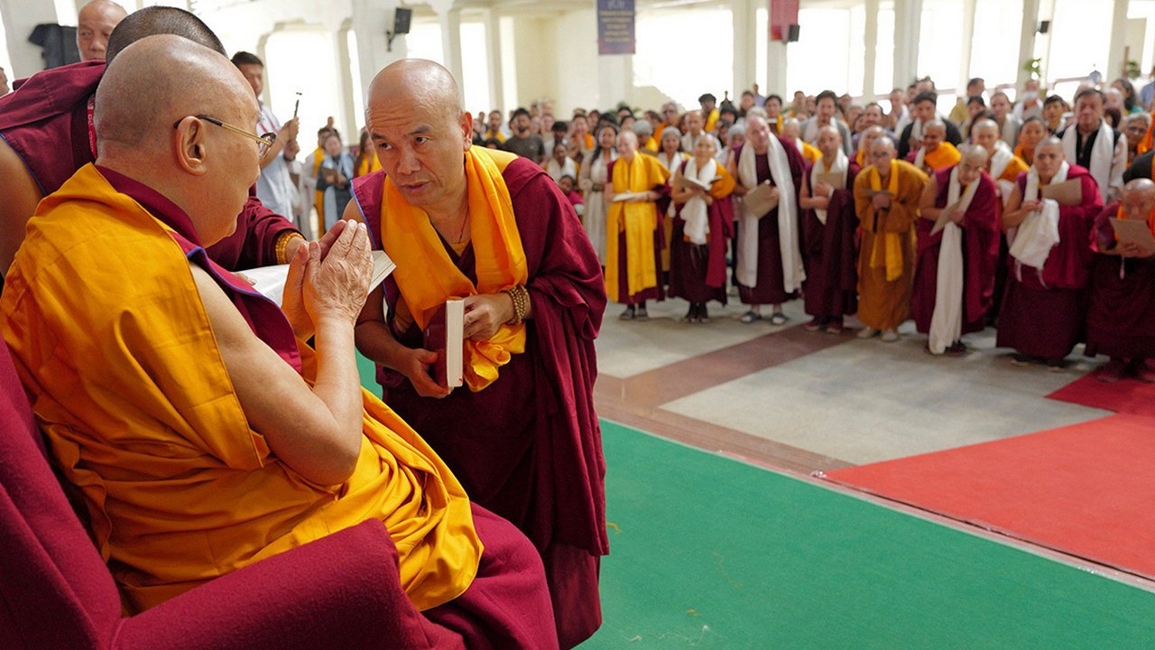 Видео. Его Святейшество Далай-лама. Встреча с участниками ретрита под руководством геше Дордже Дамдула