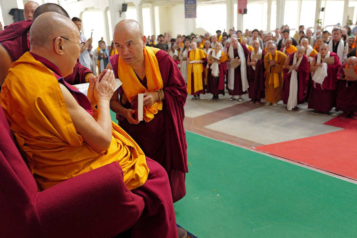 Видео. Его Святейшество Далай-лама. Встреча с участниками ретрита под руководством геше Дордже Дамдула