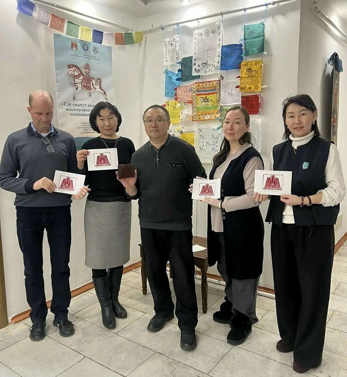 Ученые из Бурятии представили уникальный выставку молитвенных флагов «Хий морин»