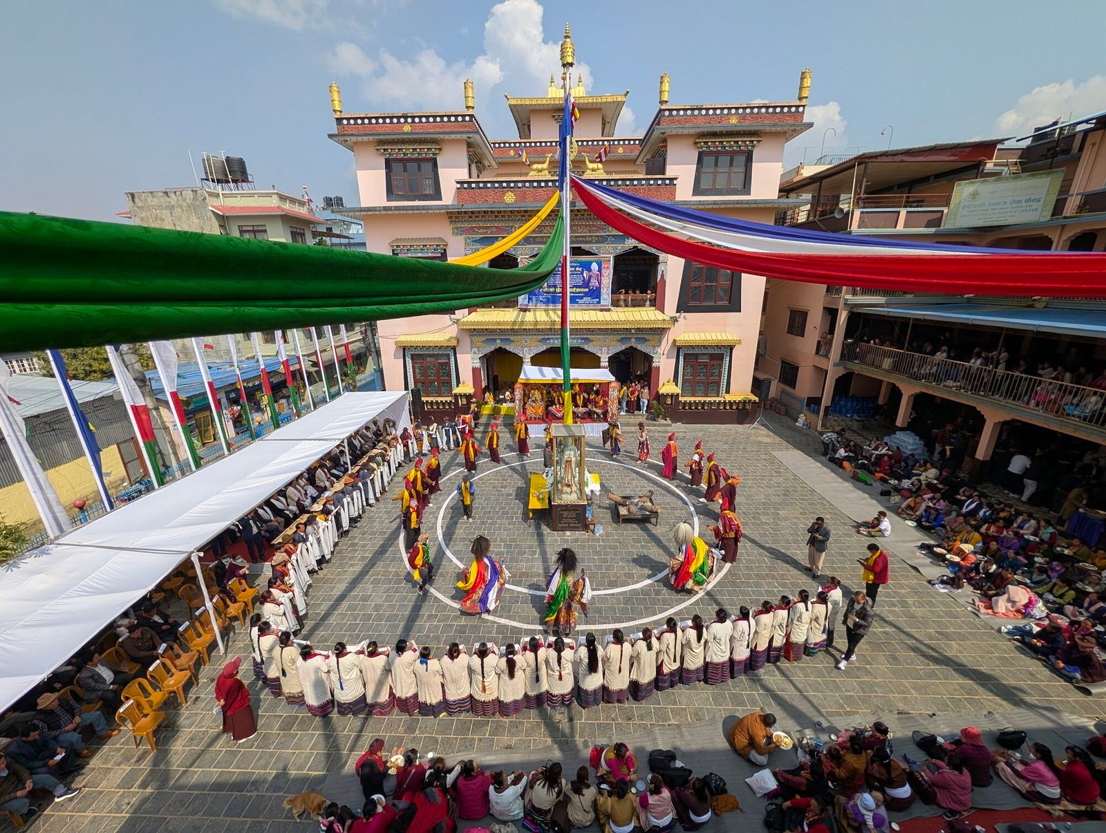 Фото. Торжественные мероприятия в День Гуру Ринпоче: молитвы о мире во всем мире в дни Тибетского Нового года