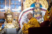 Его Святейшество Далай-лама во время церемонии подношения ему молебна о долголетии от имени тибетского сообщества. Дхарамсала, штат Химачал-Прадеш, Индия. 23 февраля 2026 г. Фото: дост. Замлинг Норбу