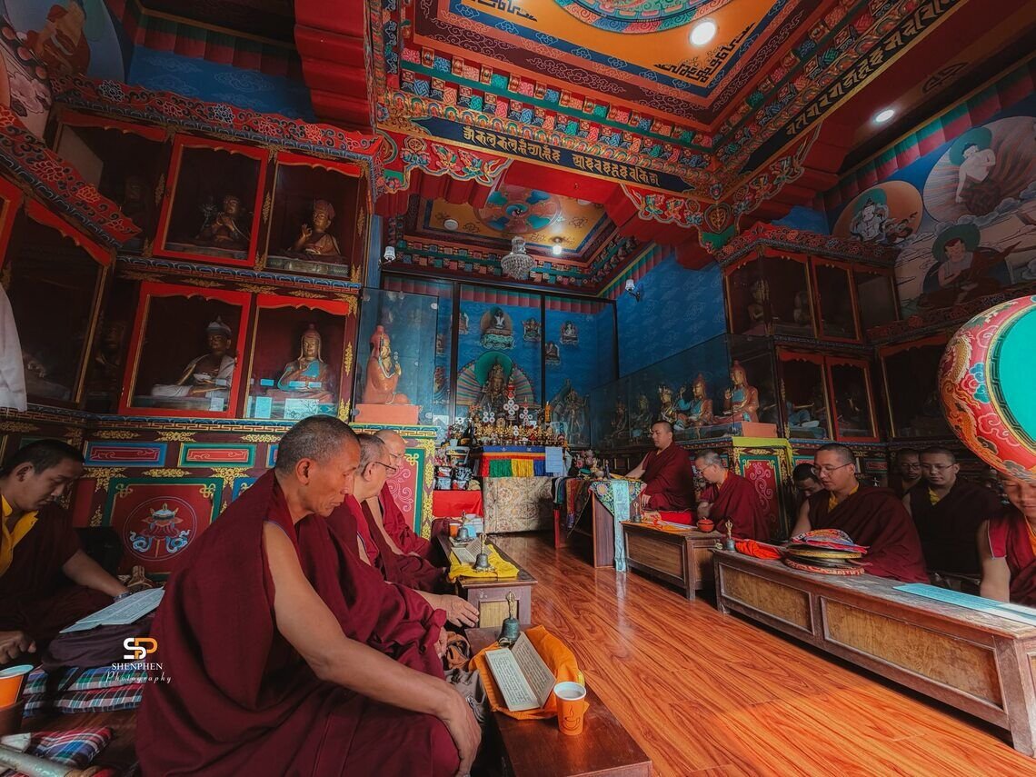 Фото. Тулку Ургьен Янгси Ринпоче провел ритуал долголетия в священном месте Маратика