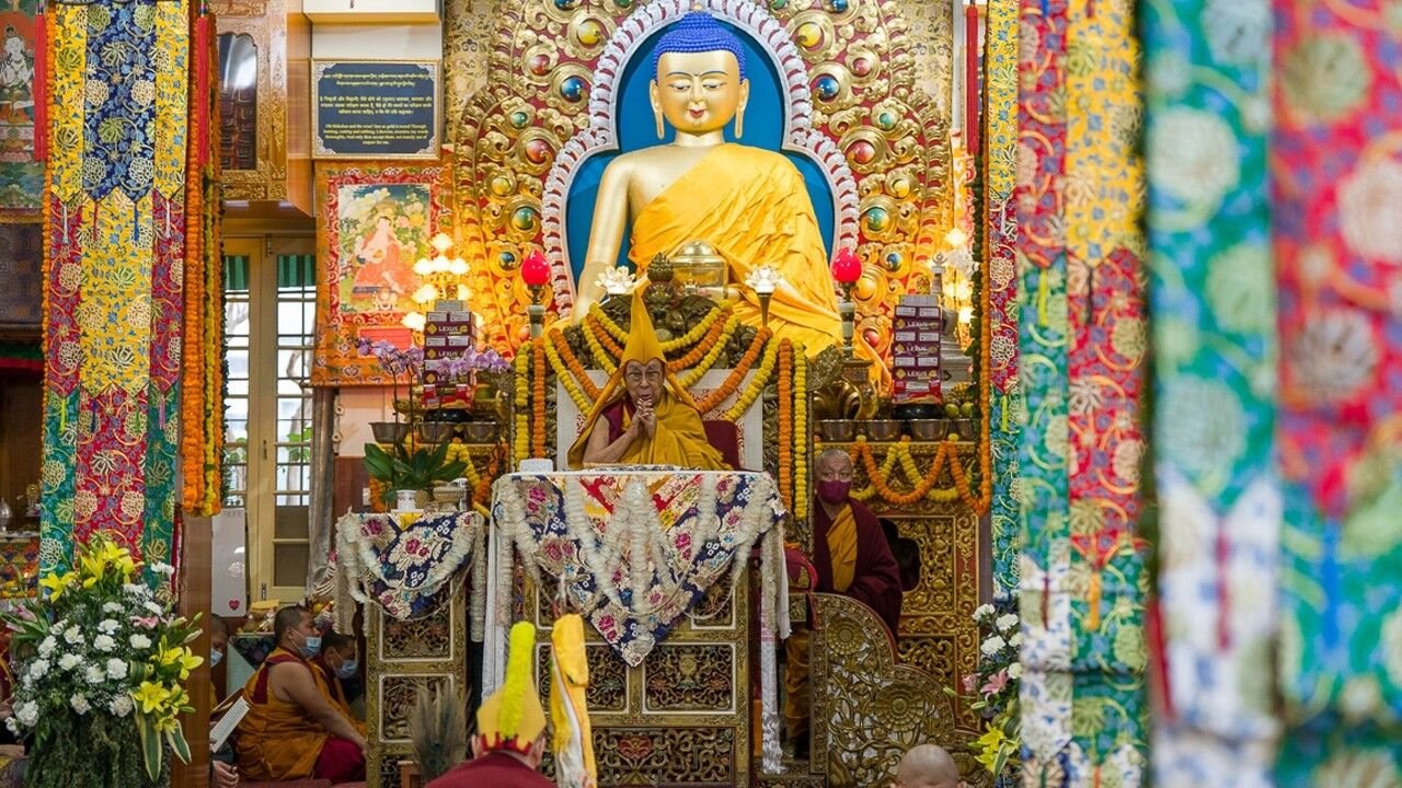 Прямая трансляция. Молебен о долголетии Далай-ламы в Дхарамсале