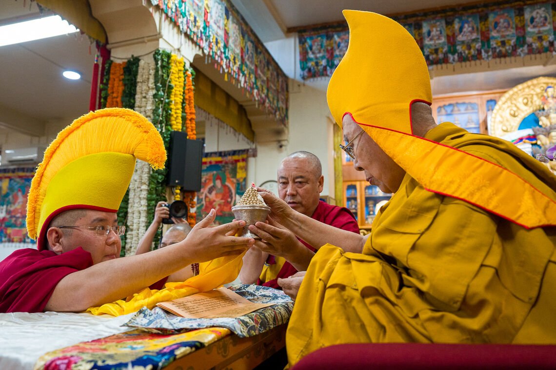 Молебен о долголетии Далай-ламы от имени ассоциаций «У-Цанг Чолкха», «Докхам Дзачука» и ассоциации содействия благополучию «Кьидонг»