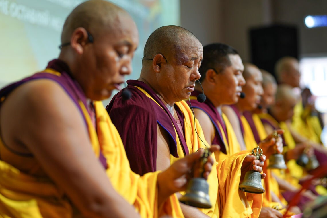 Официальная  делегация тибетского монастыря Гьюдмед направляется в Россию