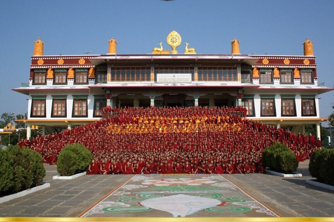 Группа онлайн-ритуалов монастыря Дрепунг Гоманг продолжает прямые трансляции