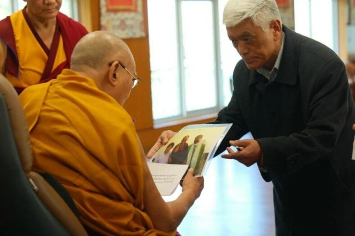 Далай-лама вознес молитву о благом перерождении первого президента Тувы