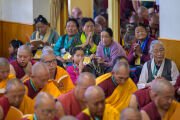 Участники церемонии в главном тибетском храме читают заключительные молитвы молебна о долголетии. Дхарамсала, штат Химачал-Прадеш, Индия. 22 апреля 2026 г. Фото: Тензин Чойджор