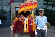 Встреча реликвий в аэропорту Кушок Бакула Ринпоче в Лехе