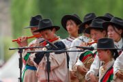 Фото: Ученики Тибетской детской деревни выступают на праздничной церемонии по случаю 91-летия Его Святейшества Далай-ламы на площадке для учений Шевацель. Лех, Ладак, Индия. 6 июля 2026 г. Фото: Тензин Чойджор