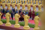 Его Святейшество Далай-лама совершает внутреннее обхождение (кору) комплекса «1000 статуй Будды» в Международном центре медитации «Махабодхи». Лех, Ладак, Индия. 9 августа 2026 г. Фото: дост. Замлинг Норбу